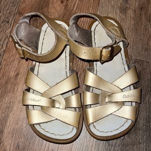 Salt water sandals size 9 toddler
